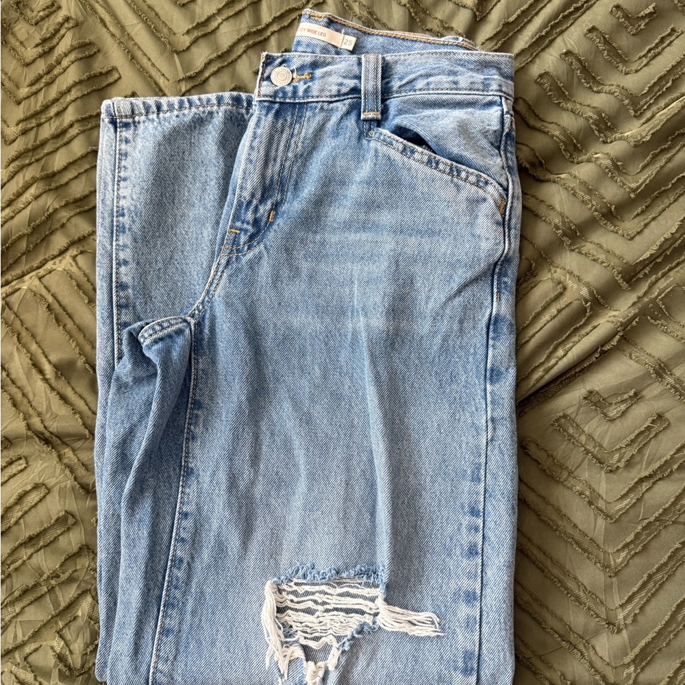 Women's Light Blue Distressed Levi’s Jeans